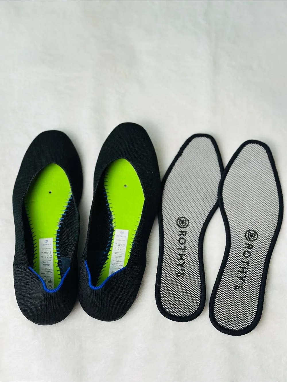 Rothy's Black The Flat Round Toe Knit Flats with Royal Blue Trim Size 7.5